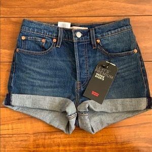 *NWT* Levi’s Wedgie Shorts